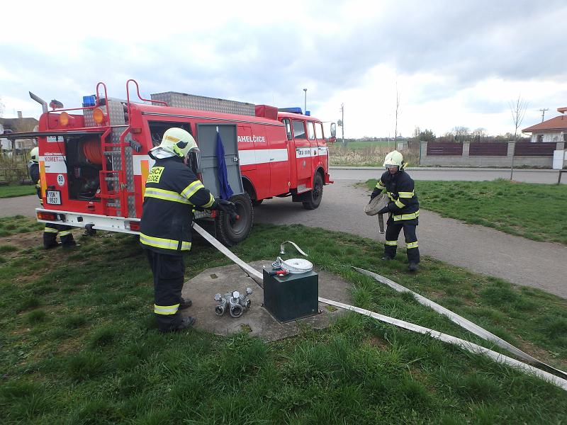 foto 04.jpg - Vcvik probhl u studny Na Kamenn Hrzi - Fugas a Ptrs